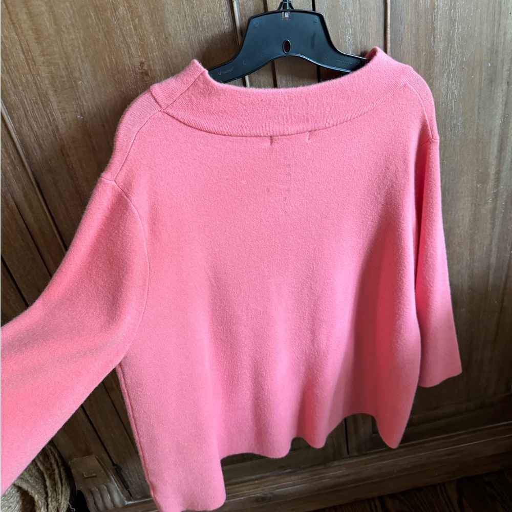 Beautiful sweater! - Picture 6 of 6